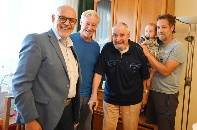 Ehrung Wilhelm Singer feierte seinen 90. Geburtstag mit der Familie