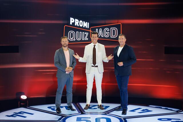 Florian Lettner mit Philipp Hochmair und Viktor Gernot. | Foto: ServusTV