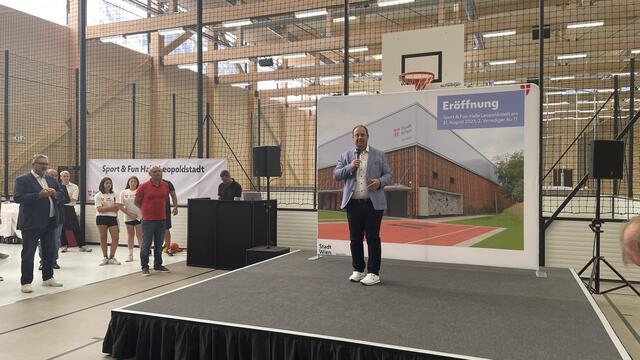 "Ich freue mich sehr, dass die Sport &amp; Fun-Halle nun endlich eröffnet wird. Sie ist eine deutliche Bereicherung für die Leopoldstädterinnen und Leopoldstädter", sagt Bezirksvorsteher Alexander Nikolai (SPÖ).  | Foto: Kathrin Klemm