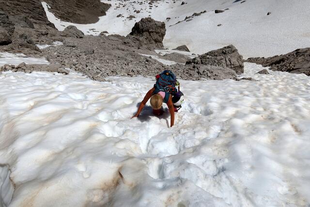 Am Mittwoch kam es am Klettersteig "Stopelzieher" zu einer alpinen Notlage. Ein 42-Jährige traute sich wegen der winterlichen Verhältnisse am Weg zur Zugspitze nicht mehr ihre Sicherung zu lösen. | Foto: Caro Guttner / Symbolbild