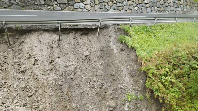 Böschungen wurden weggeschwemmt. | Foto: Gemeinde St. Leonhard