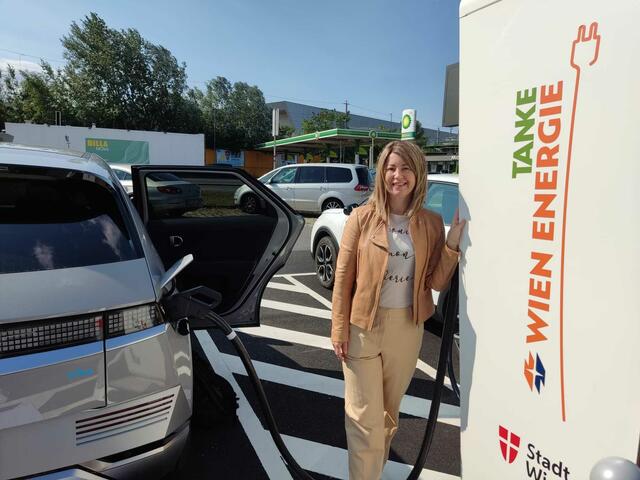 "Der Margaretengürtel ist ein zentraler Ort. Aus dem Süden kommend, kann man sozusagen das Auto noch schnell aufladen, bevor man durch die Stadt düst oder umgekehrt, bevor man aus der Stadt hinausfährt", so Bezirksvorsteherin Silvia Janković (SPÖ). | Foto: Patricia Kornfeld