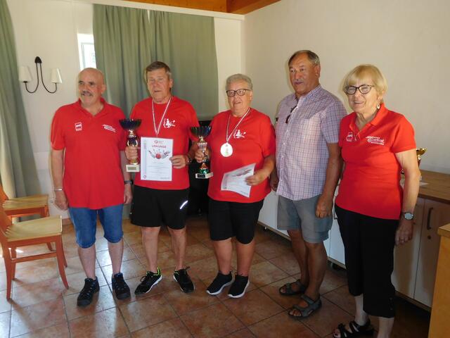 Die Tagessieger Renate Ulbl und Herbert Ulbl Für die Organisation und für die Wertung und Urkunden war  Roswitha Stolz zuständig. | Foto: Adam-Stolz