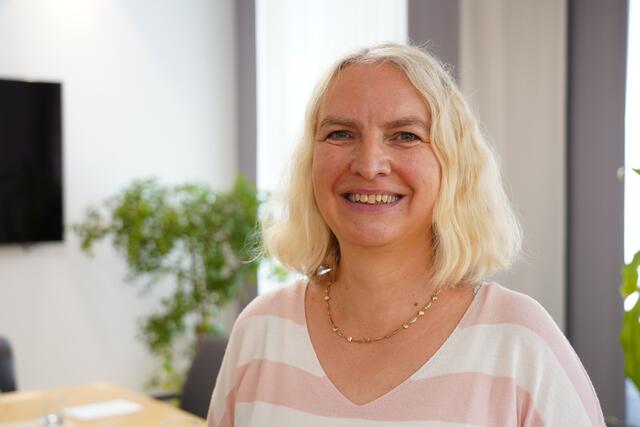 Konkrete Fragen am Weg zur Anstellung wird Gabriele Sommer-Eiwegger (Referatsleiterin Personalmanagement Pflichtschulen) mit ihrer Expertise beantworten. | Foto: Land Salzburg/Sophie Huber-Lachner