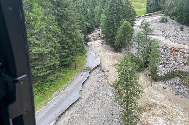 Durch das Unwetter wurden in Rauris mehrere Straßen zerstört. | Foto: WLV/Gebhard Neumayr