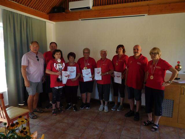 Die Bezirkskegel-Gewinner Deutschlansberg I mit Christine Tischler, Erika Kügerl, Renate Ulbl, Berta Racholz und Renate Haring.  | Foto: Adam-Stolz