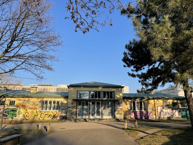 Die Sport &amp; Fun Halle Leopoldstadt ersetzt die Jugendsportanlage in der Venediger Au. Sie war bereits in die Jahre gekommen.  | Foto: Kathrin Klemm