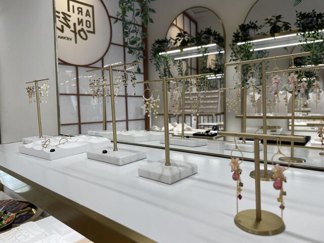 Die Ohrringe haben koreanische Namen, etwa Sodam und Nijung. | Foto: Teischl/RMA