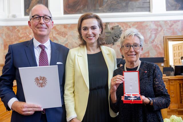 Justizministerin Alma Zadić verabschiedete heute die Leiterin der Salzburger Staatsanwaltschaft Barbara Fischer in den Ruhestand. Andreas Allex wurde heute als ihr Nachfolger angelobt. | Foto: Philip Steiner
