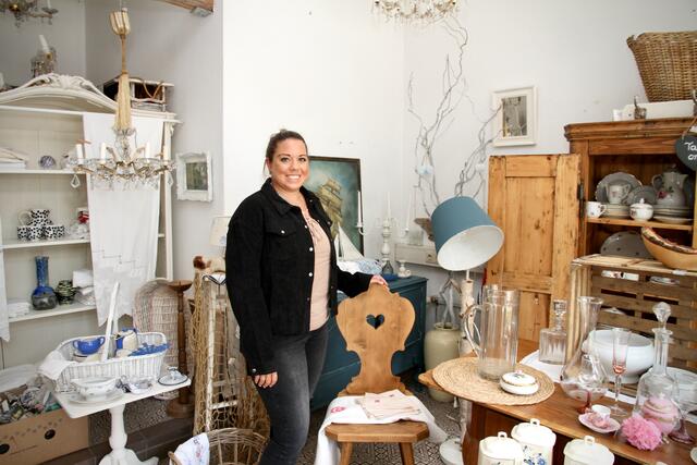 Valentina Witting im Verkaufsladen von Oikos in der Pischeldorfer Straße | Foto: MeinBezirk.at
