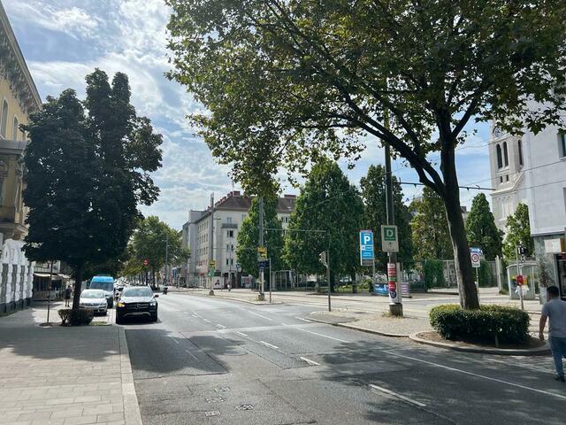 Auf auf der Simmeringer Hauptstraße ist wegen der Straßenbahnschienen besondere Vorsicht geboten. | Foto: Petra Sturma