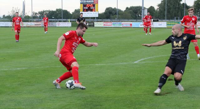 Pascal Waldl (li.) &amp; seine Mannschaftskollegen überzeugten gegen Schärding mit Angriffsfußball | Foto: Toni Fekete