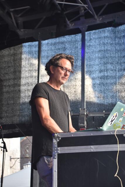 DJ Audiomat überzeugte mit elektronischer Tanzmusik und sorgte für gute Stimmung am Oberen Stadtplatz.  | Foto: Kendlbacher