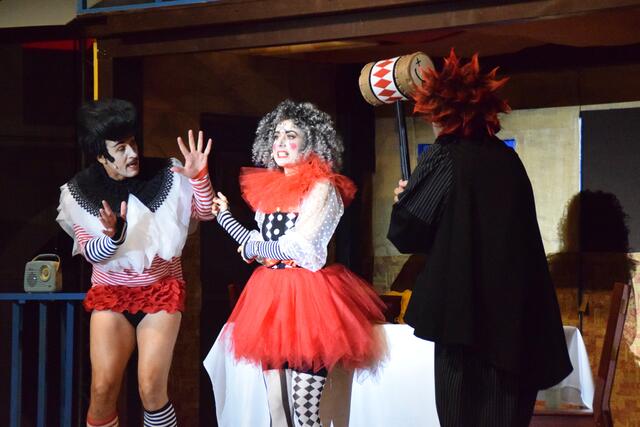 Das Stück "Lache Bajazzo" wird noch am 2., 3., 8., 9. und 10. September auf Schloss Tabor gespielt.  | Foto: Elisabeth Kloiber