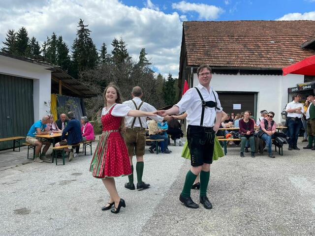 Mit viel Leidenschaft ist Obfrau Katharina Bruckgraber beim Tanzen dabei. | Foto: VTK Fischbach