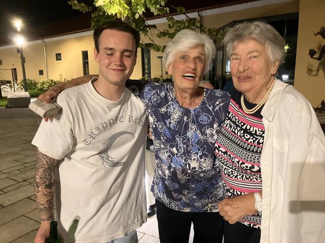 v.l. Jona Babovic, Walburg Weissenböck und Heidi Lakics aus Baden | Foto: Stockmann