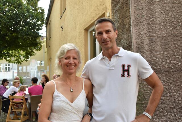 Claudia und Markus Herzog-Robatsch (The Point Gesundheit &amp; Fitness) gingen es beim Fest ruhig an. | Foto: Kendlbacher