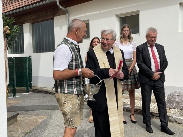 Ein Blick von Pfarrer zu Bürgermeister | Foto: Susanne Veronik