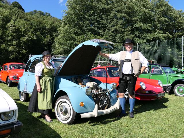 Michael Riss mit Mutter Hermine: "Ein echter Oldtimer hat Charakter und eine Seele."