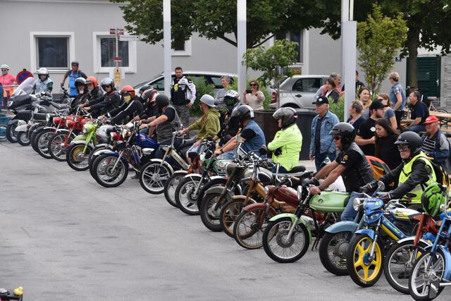 Bei der gemeinsamen Ausfahrt ging es heiß her.  | Foto: Stefan Schneider