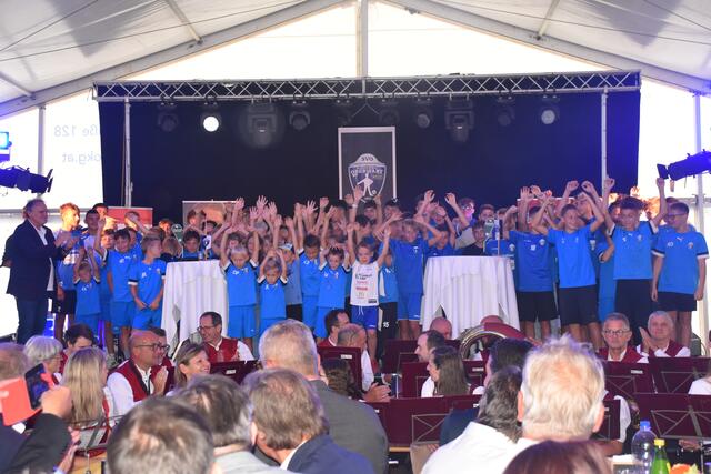 Der Nachwuchs der SV Klöcher Bau Oberwart präsentierte sich auf der Festbühne. | Foto: Michael Strini