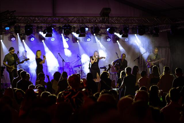 Auch die ehemalige PAX-Sängerin Kristiana Uikica gratulierte mit ihrem Auftritt | Foto: Zorica Toth