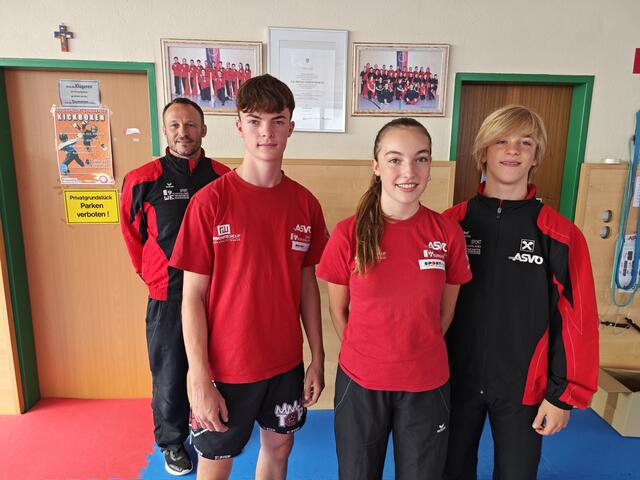 Trainer Michael Gerdenitsch mit Felix Schmidl, Anna Schmidl und Christoph Spielhofer | Foto: KBC Rohrbach