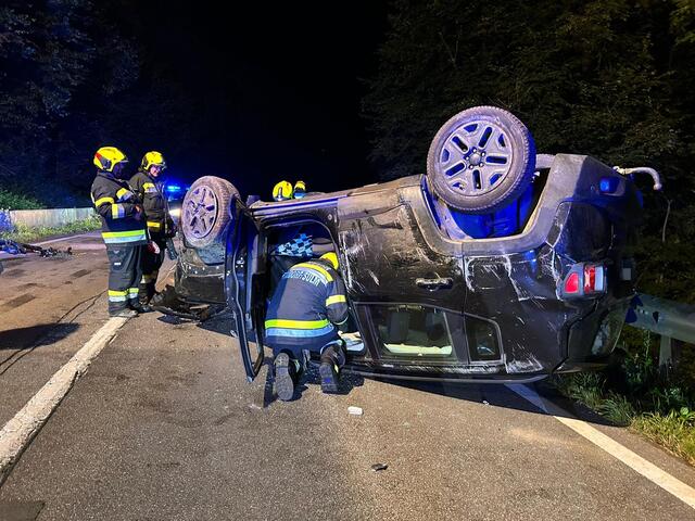 Bei dem Unfall in Silberberg wurde von Sonntag auf Montag eine Person verletzt. | Foto: FF Kaindorf