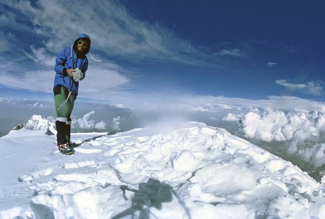 Der Abenteurer Reinhold Messner auf den Dächern der Welt. | Foto: allesleinwand