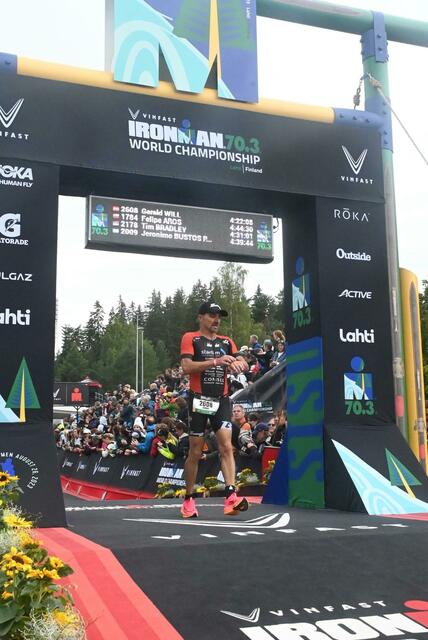 Endlich durch: Der Welser Gerald Will kommt im finnischen Lahti als Dritter ins Ziel und Sichert sich damit Bronze bei der Weltmeisterschaft im Ironman 70.3