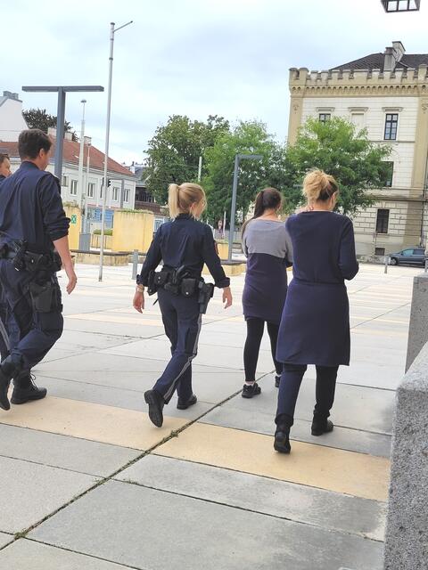 Die bulgarischen Geldbörsen-Diebinnen mussten sich am Landesgericht St. Pölten für ihre Straftaten verantworten. | Foto: Ilse Probst