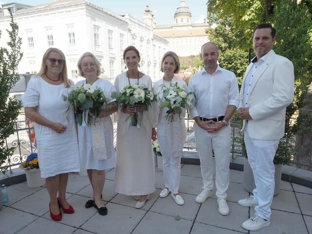 Landesrätin Ulrike Königsberger-Ludwig, die PVZ-Gründerinnen Birgit Kuran, Ida-Maria Kisler und Elisabeth Grünberger, NÖGUS-Vorsitzender Landesrat  Christoph Luisser, ÖGK-Landesstellenleiter Thomas Ries. | Foto: NÖGUS1