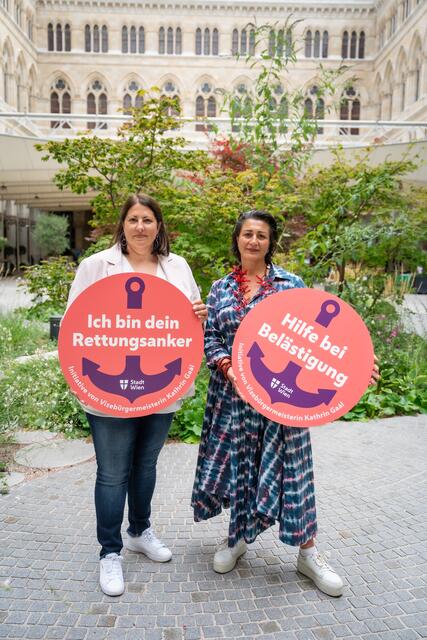 "Gewalt und sexuelle Belästigung haben in unserer Stadt keinen Platz", so Vizebürgermeisterin und Frauenstadträtin Kathrin Gaál (SPÖ, v.l.) und Kulturstadträtin Veronica Kaup-Hasler (SPÖ). | Foto: PID/David Bohmann