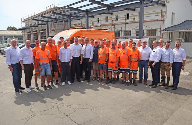 Bundeskanzler Karl Nehammer besuchte die Straßenmeisterei Feldbach. | Foto: Schmidt