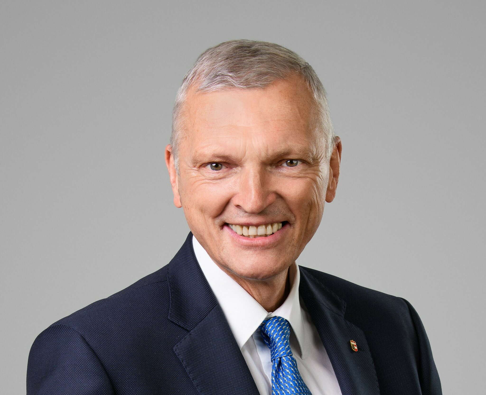 Gut Aiderbichl Landesveterinärdirektor Josef Schöchl mit