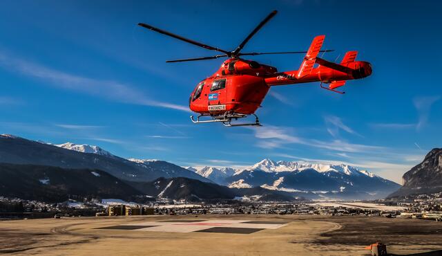 Die schwer verletzte Wanderin wurde in die Klinik Innsbruck geflogen. | Foto: Zeitungsfoto.at / Symbolbild