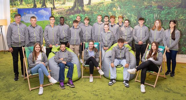 23 Young Talents haben im September 2023 ihre Karriere beim Unternehmen W&amp;H mit Sitz in Bürmoos gestartet. | Foto: W&amp;H