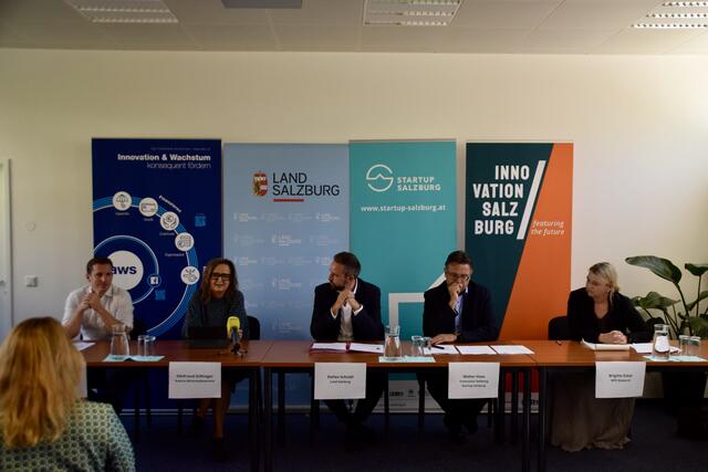 Bei der Pressekonferenz von Innovation Salzburg. | Foto: Carmen Kurcz