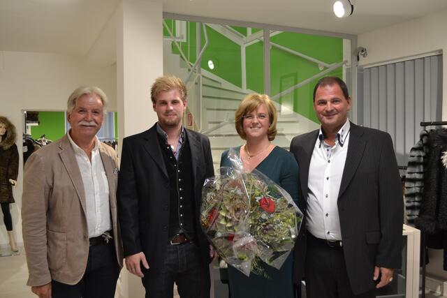 Familie Subosits und Reinfried Bein bei der Eröffnung, Unterer Platz 9, im Jahr 2015 | Foto: Privat