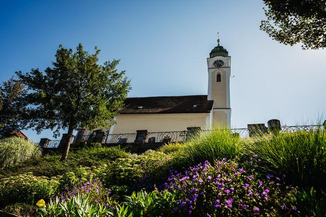 Die Pfarrkirche Mariä Himmelfahrt in Eitzing. Die Wallfahrt geht auf ein Gelöbnis anlässlich eines Brandes in Ried 1704 zurück.  | Foto: pixel.GmbH