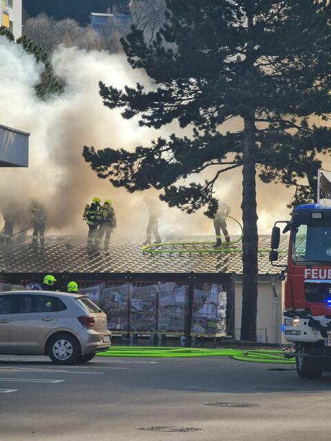 Vermutlich durch Überladung des Nachbauakkus kam es zur Überhitzung des Akkus. | Foto: LPD Steiermark / Symbolfoto