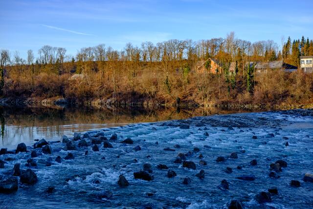 Im Herbst 2021 wurde die Sohlrampe oberhalb der Autobahnbrücke neu gestaltet.  | Foto: Wolfgang Simlinger (Regionaut)