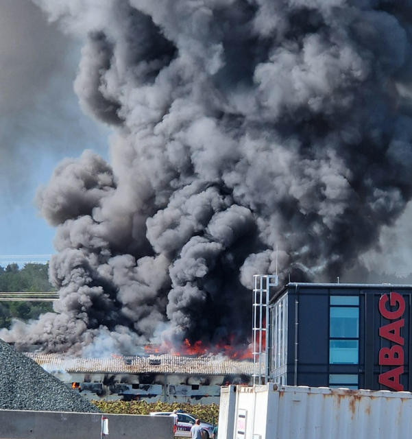 Der Großbrand breitete sich rasch aus. | Foto: FF Kobersdorf