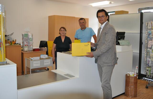 Christine Redl, Andreas Hellein und Bürgermeister Bernhard Heinl in der neuen Räumlichkeit. | Foto: Marktgemeinde Michelhausen