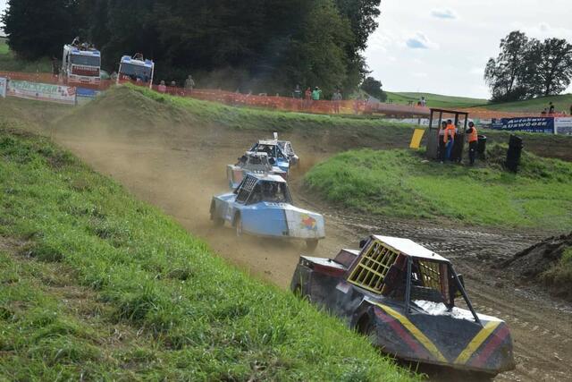 Beim Rennen gaben 100 Fahrer Vollgas. | Foto: Petra Langmaier