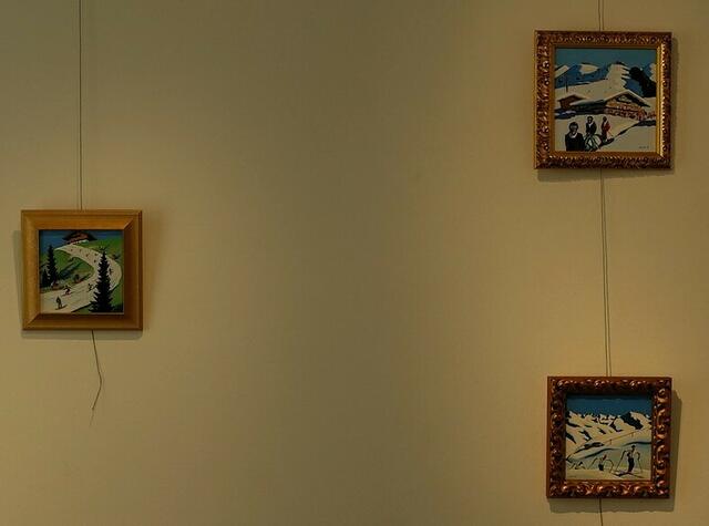 Die Werke von Georg Dienz, eine kritische Betrachtung der touristischen Gegenwart, brachten viele Besucher zum Schmunzeln und regten zum Nachdenken an. | Foto: Georg D.