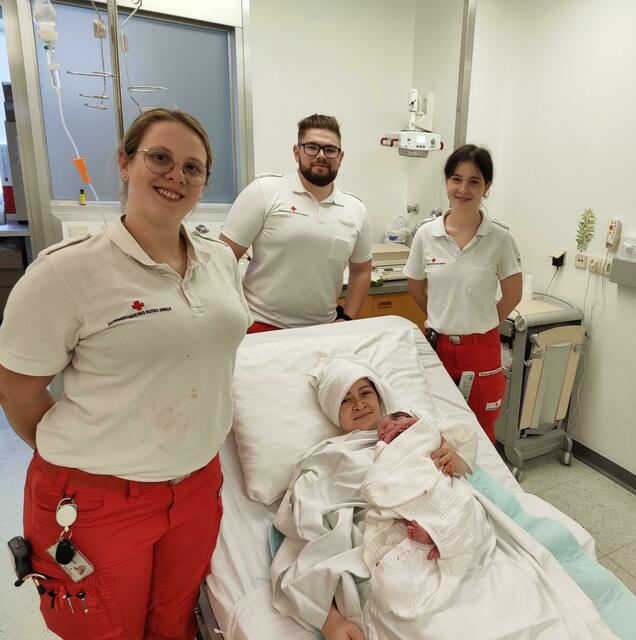 Dominique Richter, Fatima Alito, Marcello Kaminek (dahinter), Vanessa Schulteis.  | Foto: ROTES KREUZ ATZENBRUGG-HEILIGENEICH