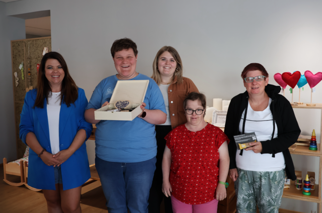 Das neue Herzstück "Genusskisterl" für die Lebenshilfe Landeck. | Foto: Lebenshilfe Tirol