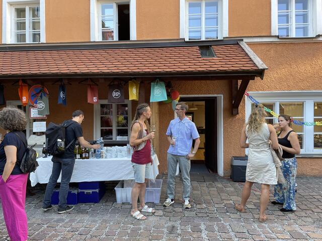 Mit einem Buffet wurde die Eröffnung gefeiert.  | Foto: Lisa Kropiunig