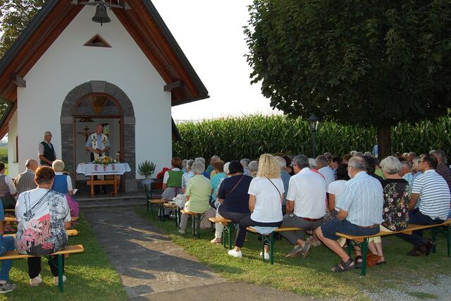 Die heilige Messe mit Pfarrer Toni Rindler. | Foto: Dorfgemeinschaft Krottendorf